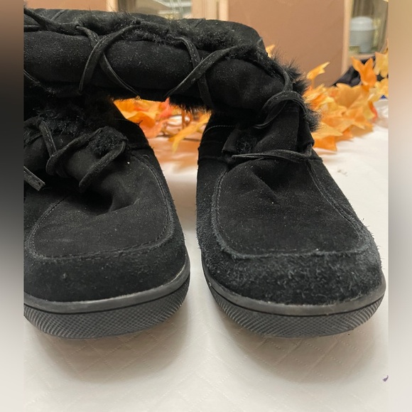 💕⬇️ $39.00 💕⬇️. EUC Black Suede Fur Lined Winter Boots. Size 7. - Picture 7 of 13